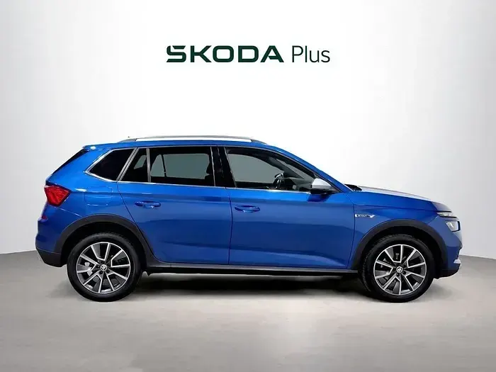 Usado Skoda Kamiq 110 CV (80 kW) 2022 Azul SUV