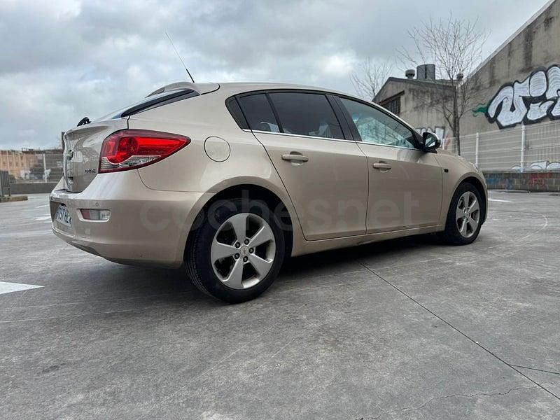 Usado Chevrolet Cruze LTZ 163 CV (119 kW) 2012 Beige Berlina