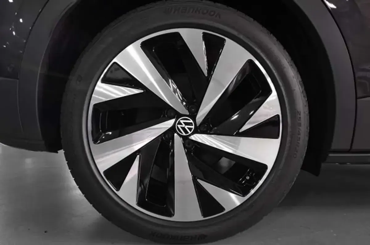Usado VW ID.4 Pro 127 kW (174 CV) 2023 Gris SUV