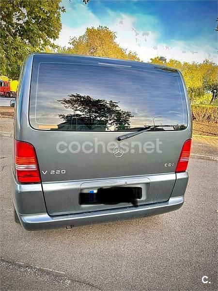 Usado Mercedes V220 122 CV (89 kW) 2002 Marrón Monovolumen