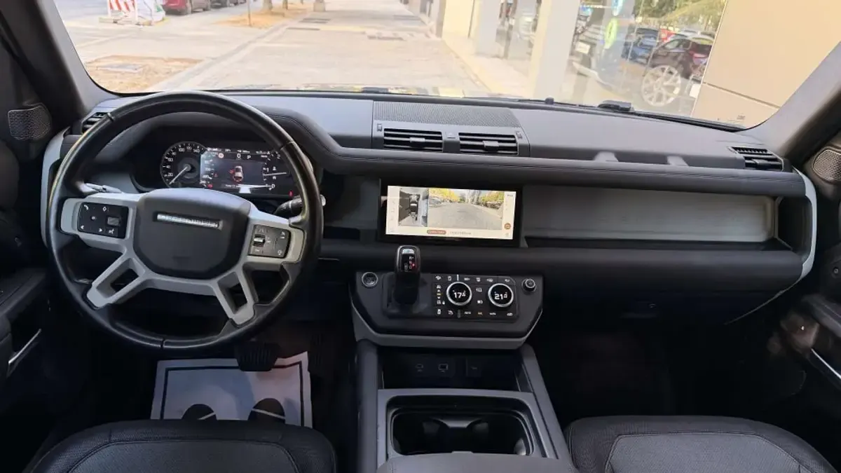 Usado Land Rover Defender Dynamic 200 CV (147 kW) 2022 Gris SUV