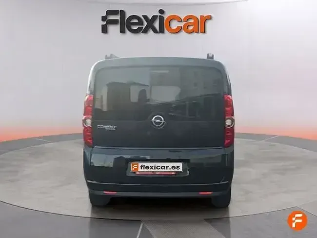 Usado Opel Combo Expression 103 CV (75 kW) 2017 Negro Monovolumen
