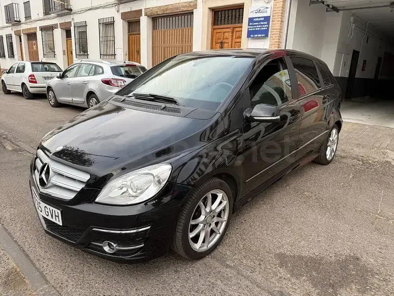 Usado Mercedes B180 109 CV (80 kW) 2010 Negro Monovolumen