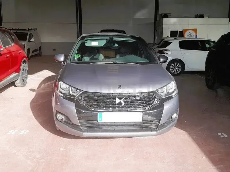 Usado DS Automobiles DS4 Style 131 CV (96 kW) 2018 Gris / plata Berlina