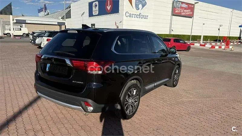 Usado Mitsubishi Outlander Motion 150 CV (110 kW) 2018 Negro SUV