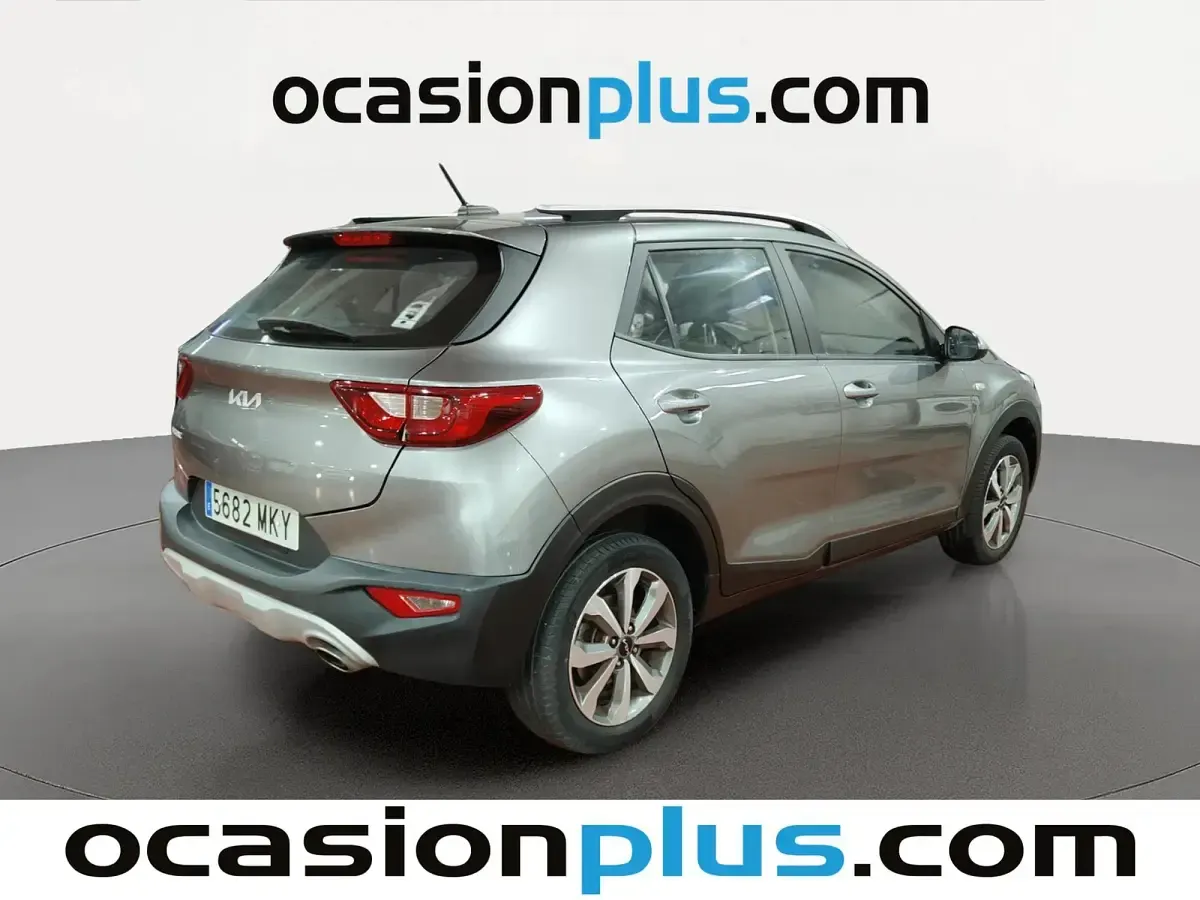 Usado Kia Stonic 84 CV (61 kW) 2023 Gris SUV