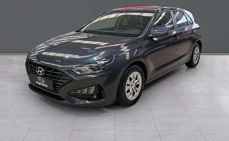 Usado Hyundai i30 110 CV (80 kW) 2022 Negro Utilitario