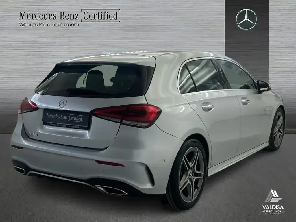 Usado Mercedes A180 AMG line 136 CV (100 kW) 2020 Gris Berlina