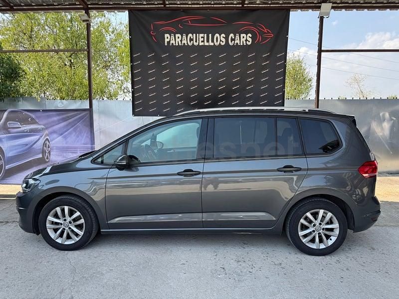 Usado VW Touran Business 115 CV (84 kW) 2018 Gris / plata Monovolumen
