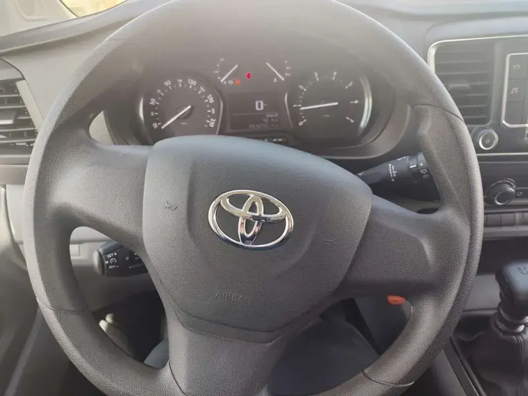 Usado Toyota Proace 144 CV (105 kW) 2023 Blanco Monovolumen