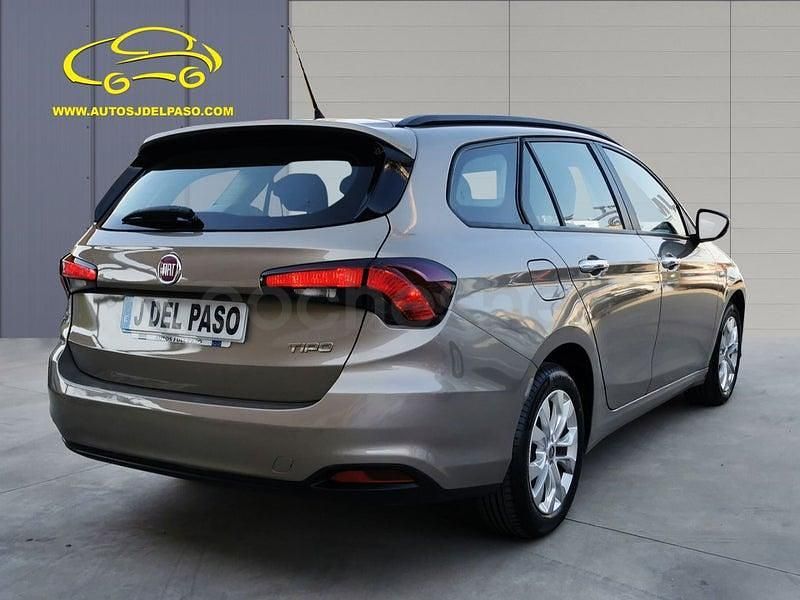 Usado Fiat Tipo Easy 95 CV (69 kW) 2018 Beige Familiar