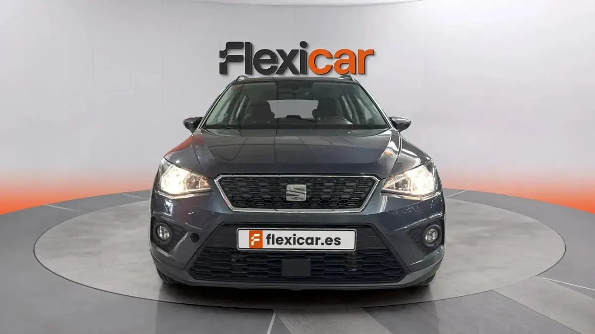Usado Seat Arona Ecomotive 110 CV (80 kW) 2021 Gris SUV