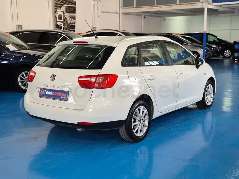 Usado Seat Ibiza Reference 90 CV (66 kW) 2011 Blanco Berlina