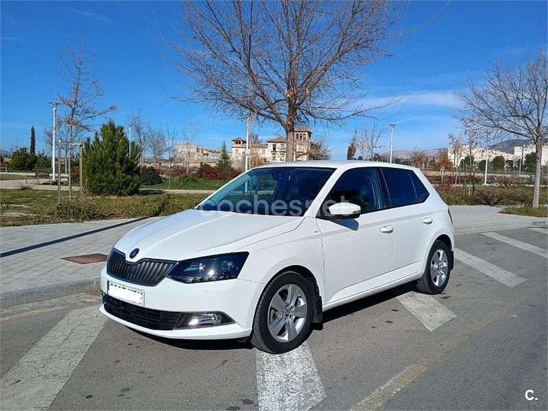 Blanco Usado 2017 Skoda Fabia Berlina | 9900 € (Precio justo) - Imagen 1/4