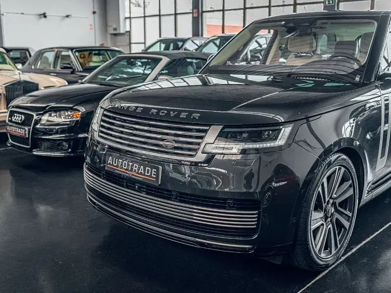 Käytetty Land Rover Range Rover 530 HP (389 kW) 2023 Harmaa Katumaasturi
