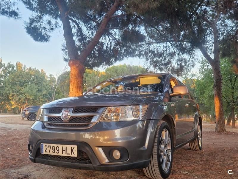 Usado Fiat Freemont Urban 170 CV (125 kW) 2012 Gris / plata SUV