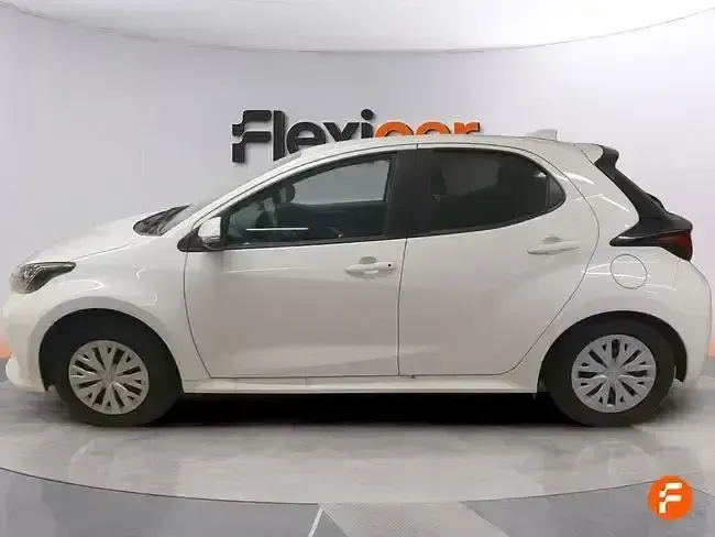 Usado Toyota Yaris Active 116 CV (85 kW) 2025 Blanco Utilitario