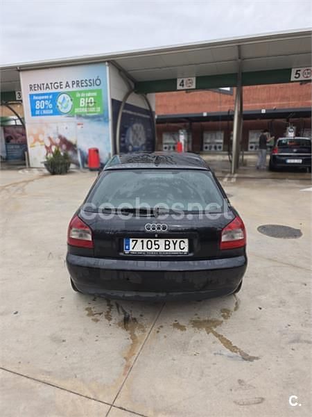 Usado Audi A3 Attraction 130 CV (95 kW) 2002 Negro Utilitario