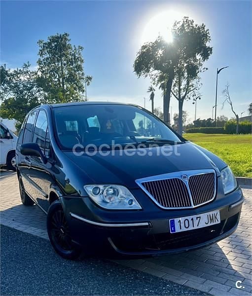 Usado Lancia Phedra 128 CV (94 kW) 2005 Negro Monovolumen