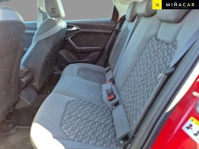 Usado Audi A1 Black Edition 110 CV (80 kW) 2023 Rojo SUV