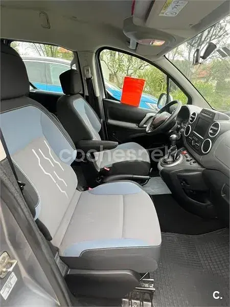 Usado Peugeot Partner Tepee Active 100 CV (73 kW) 2016 Gris / plata Monovolumen