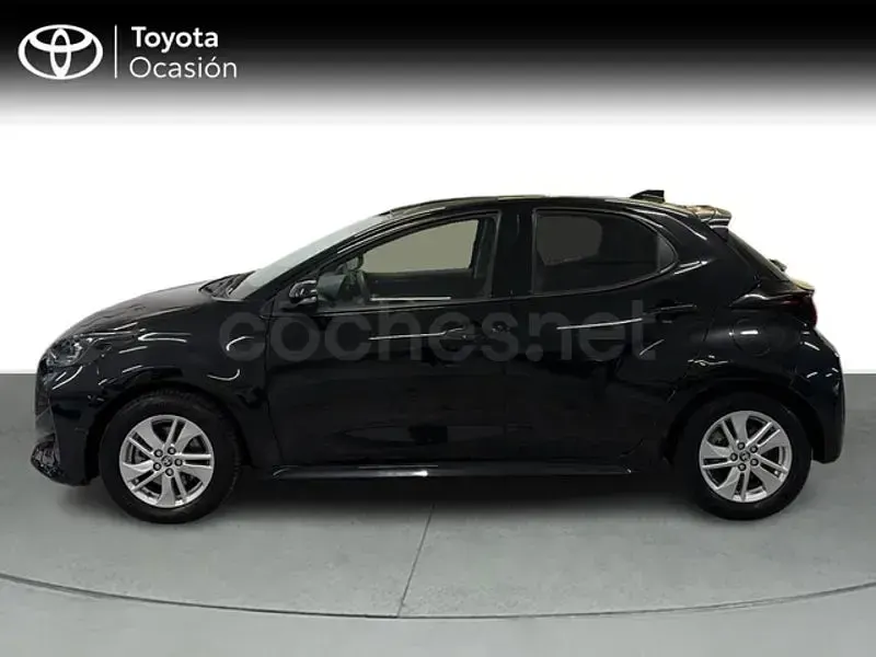 Usado Toyota Yaris Hybrid Business Edition 116 CV (85 kW) 2023 Negro Berlina