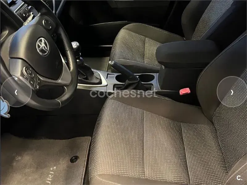 Usado Toyota Auris Active 90 CV (66 kW) 2014 Azul Berlina