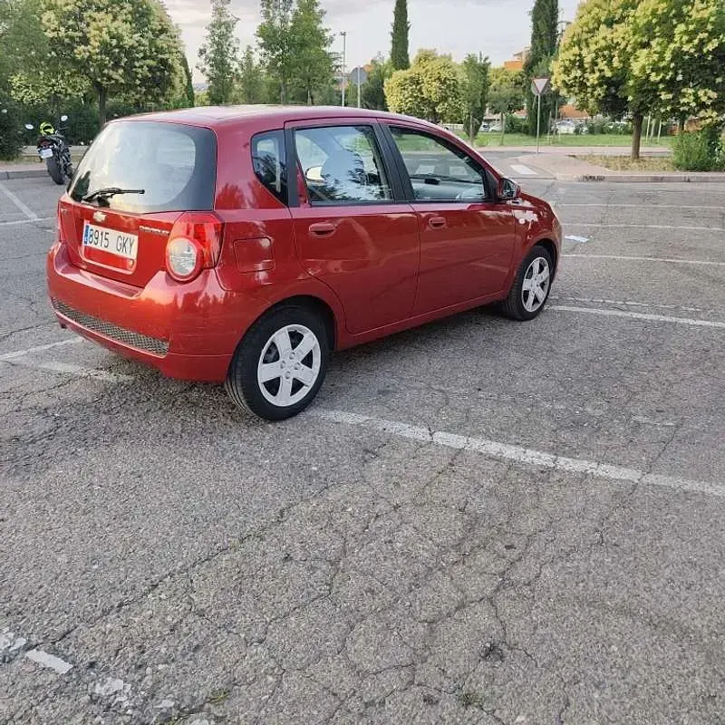 Usado Chevrolet Aveo LS 84 CV (61 kW) 2009 Burdeos Utilitario