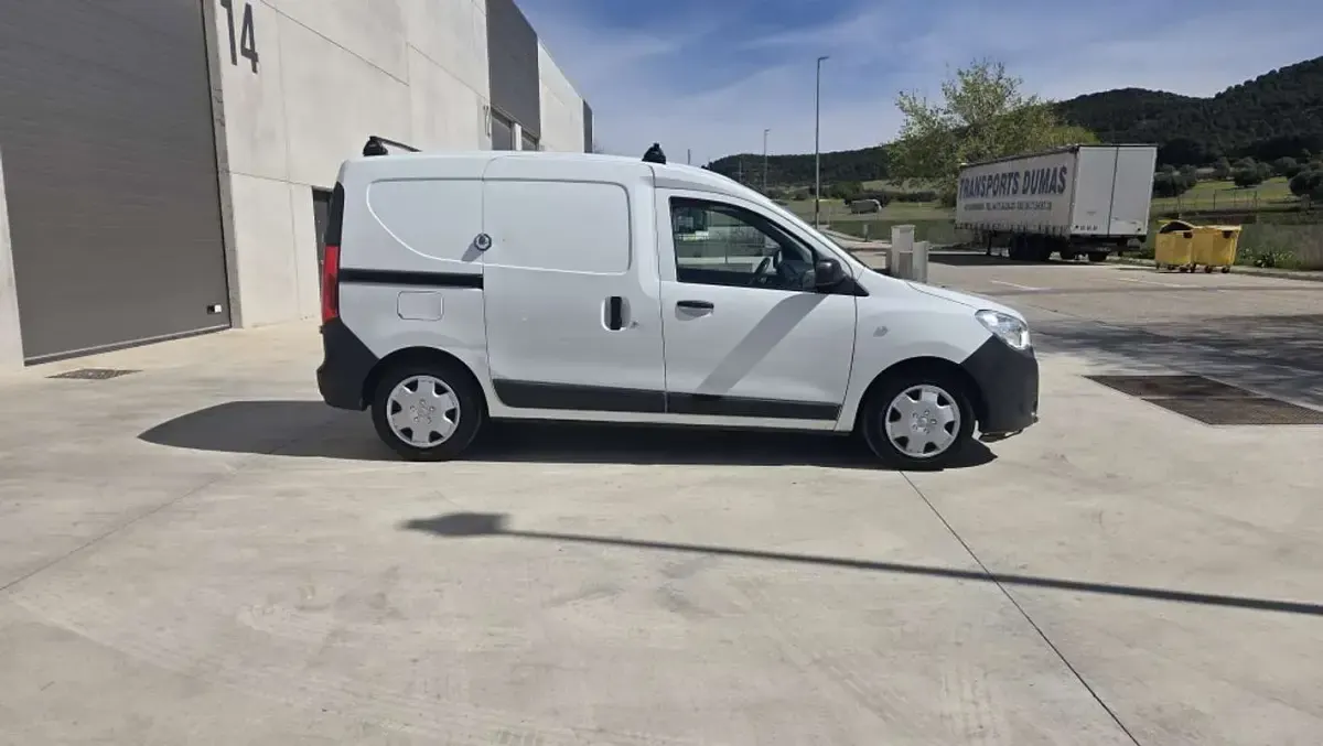 Usado Dacia Dokker Essentiel 102 CV (75 kW) 2019 Blanco Monovolumen