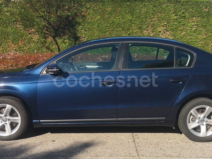 Usado VW Passat Edition 105 CV (77 kW) 2012 Azul Berlina