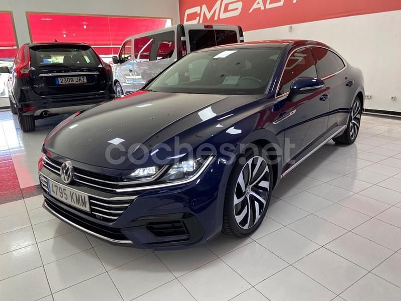 Azul Usado 2018 VW Arteon R-line Berlina | 24.999 € (Precio justo) - Imagen 1/4