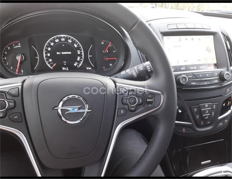 Usado Opel Insignia Excellence 140 CV (102 kW) 2017 Gris / plata Berlina