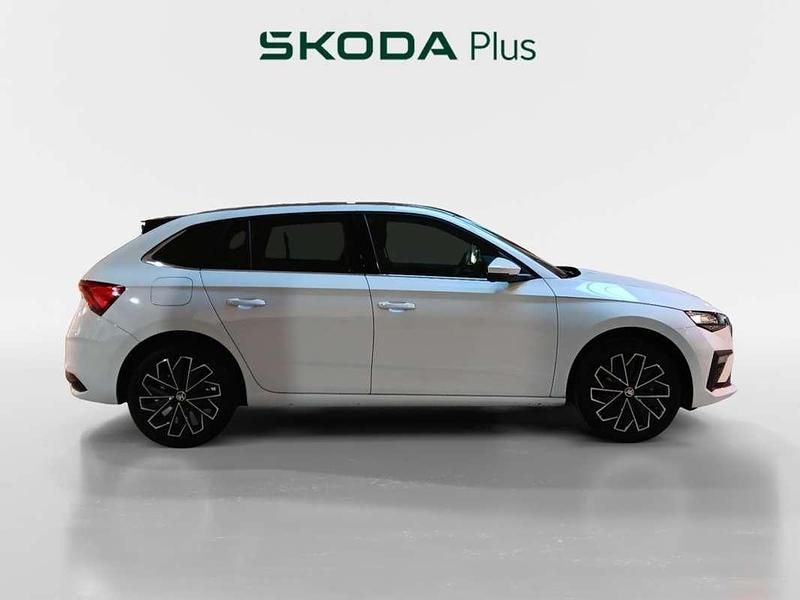 Usado Skoda Scala Selection 116 CV (85 kW) 2025 Blanco Utilitario