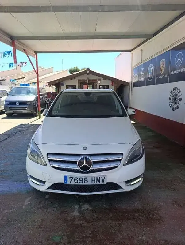 Usado Mercedes B200 136 CV (100 kW) 2013 Blanco Utilitario