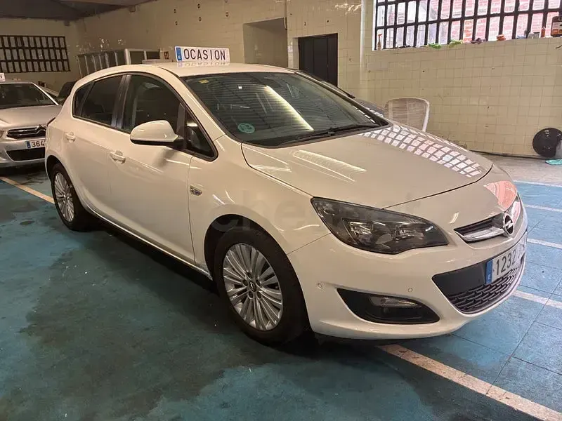 Usado Opel Astra Excellence 110 CV (80 kW) 2015 Blanco Berlina