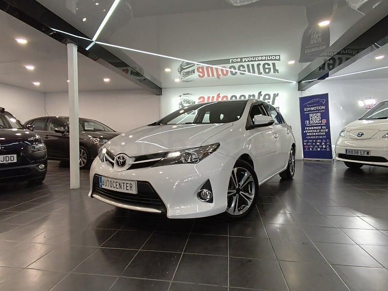 Usado Toyota Auris Active 90 CV (66 kW) 2015 Blanco Berlina