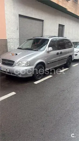 Usado Kia Carnival LX 144 CV (105 kW) 2006 Gris / plata Monovolumen