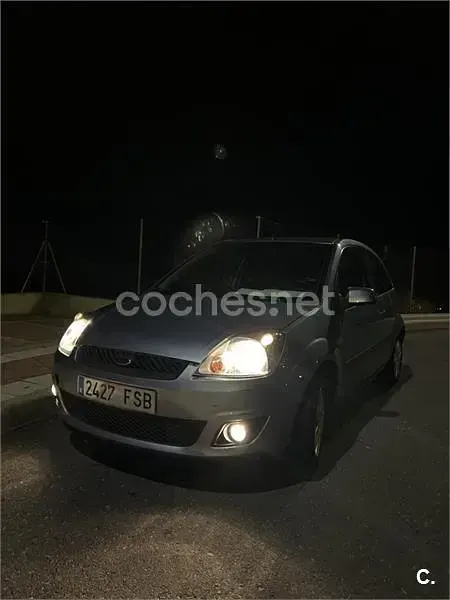 Usado Ford Fiesta Ambiente 70 CV (51 kW) 2007 Azul Utilitario
