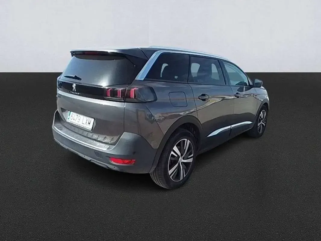 Usado Peugeot 5008 Allure 131 CV (96 kW) 2022 Gris SUV
