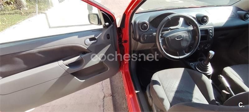 Usado Ford Fiesta Sport 103 CV (75 kW) 2003 Rojo Utilitario