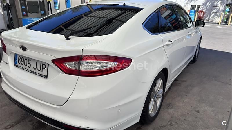 Usado Ford Mondeo Titanium 150 CV (110 kW) 2015 Blanco Berlina