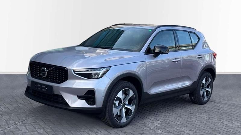 Gris Nuevo 2025 Volvo XC40 Plus SUV | 39.900 € (Precio justo) - Imagen 1/4