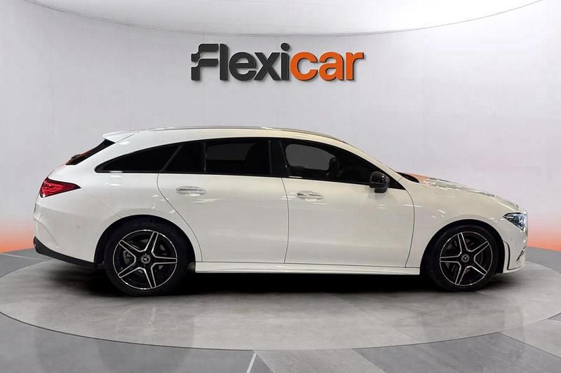 Usado Mercedes CLA200 Shooting Brake 150 CV (110 kW) 2023 Blanco Familiar