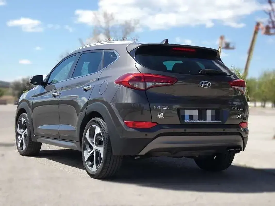 Usado Hyundai Tucson 136 CV (100 kW) 2016 Gris SUV