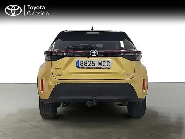 Usado Toyota Yaris Hybrid Style 116 CV (85 kW) 2022 Amarillo Pickup/Camioneta