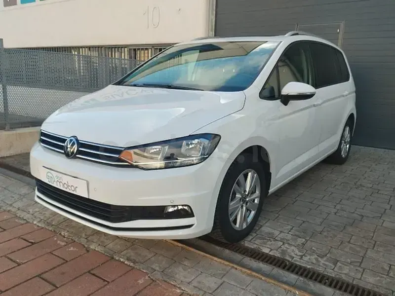 Usado VW Touran Advance 150 CV (110 kW) 2022 Blanco Monovolumen