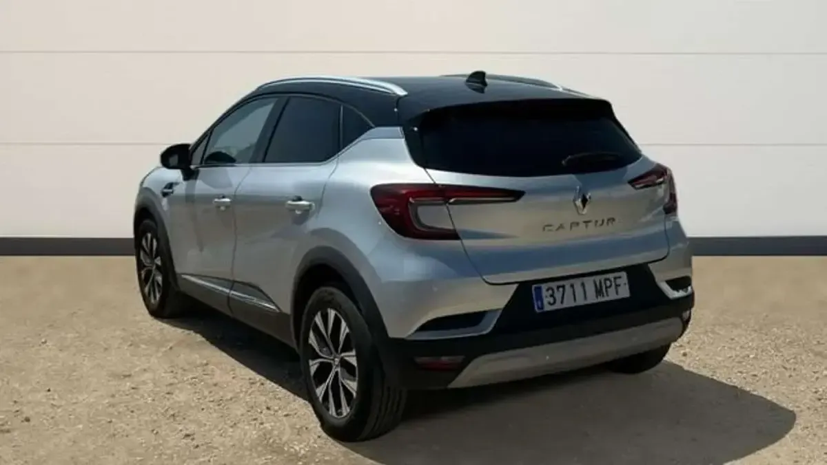 Usado Renault Captur Techno 90 CV (66 kW) 2024 Gris SUV