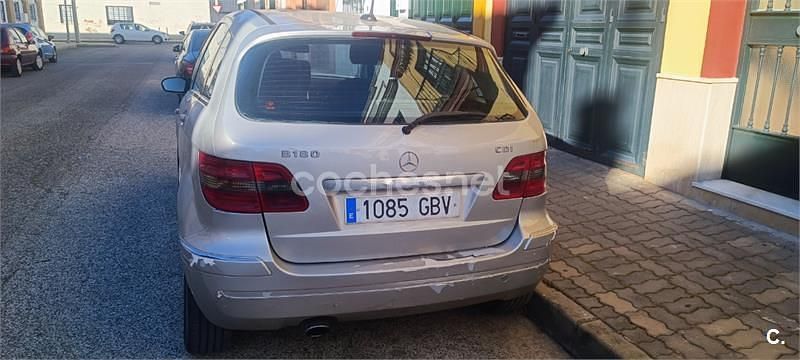 Usado Mercedes B180 109 CV (80 kW) 2008 Gris / plata Monovolumen