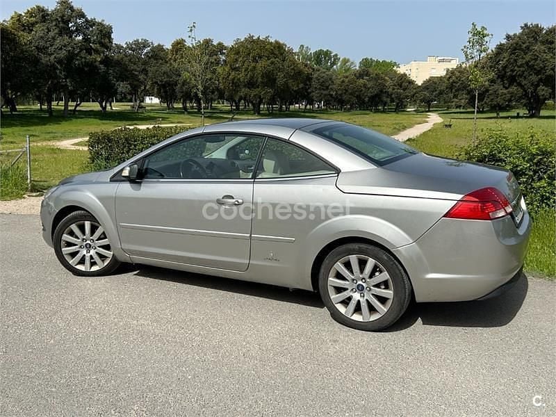 Usado Ford Focus Cabriolet Titanium 136 CV (100 kW) 2010 Beige Descapotable