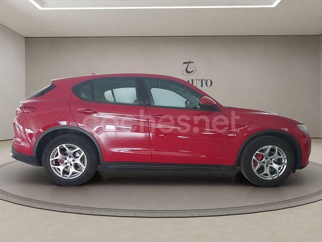 Usado Alfa Romeo Stelvio Sprint 190 CV (139 kW) 2022 Rojo SUV